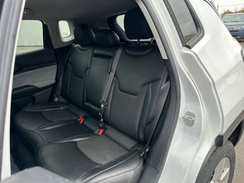 Used 2022 Jeep Compass Latitude AWD/4WD image 16