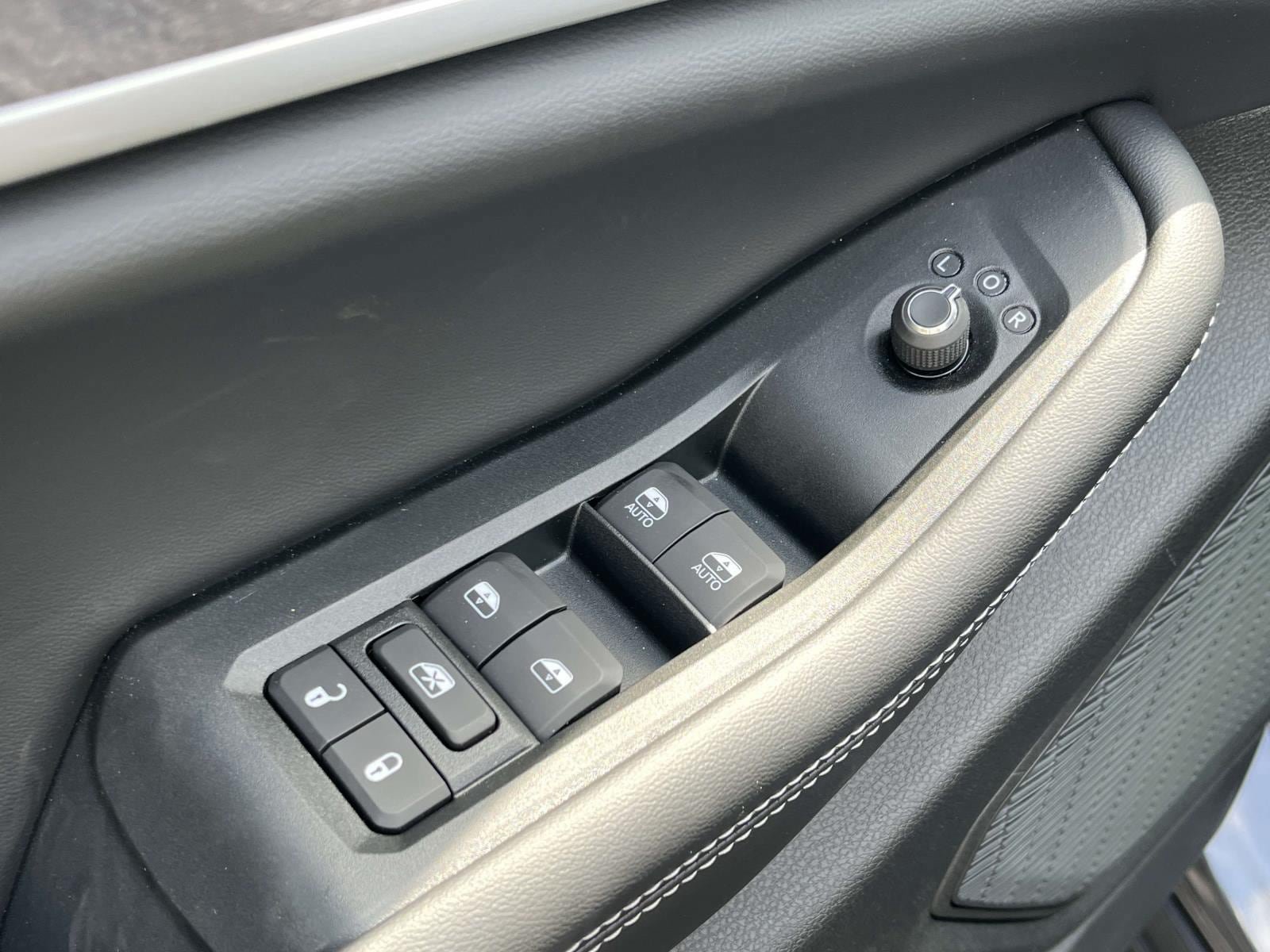 New 2026 Jeep Grand Cherokee Altitude AWD/4WD image 9