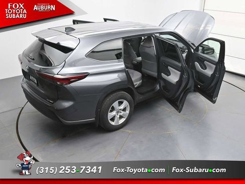 Used 2024 Toyota Highlander LE AWD/4WD image 36