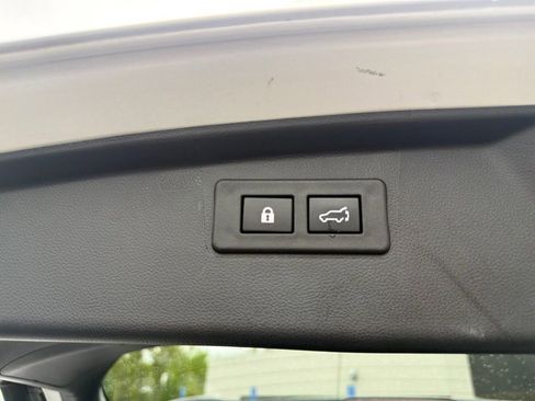 Used 2021 Subaru Outback Touring AWD/4WD image 17