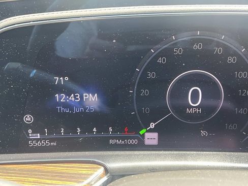 Certified 2024 Cadillac Escalade Luxury AWD/4WD image 19