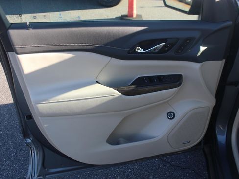 Used 2021 GMC Acadia Denali w/ Denali Technology Package image 13