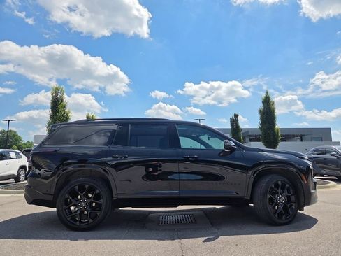 Used 2024 Chevrolet Traverse RS w/ LPO, Floor Liner Package AWD/4WD image 30