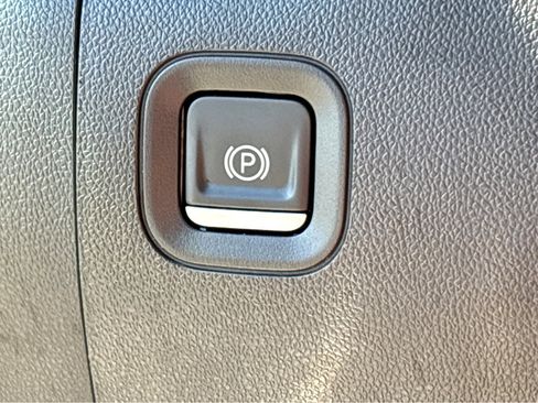 Used 2022 Chevrolet Silverado 1500 LT image 24