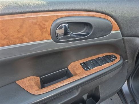 Certified 2011 Buick Enclave CX image 19