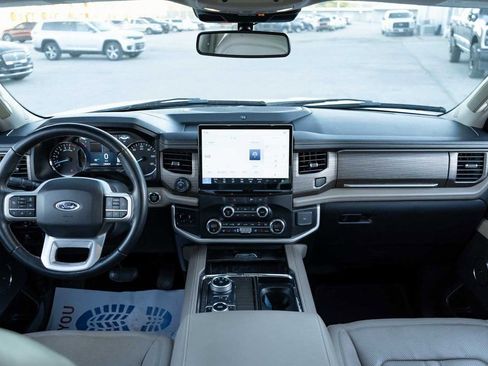 Used 2022 Ford Expedition Max Limited image 16