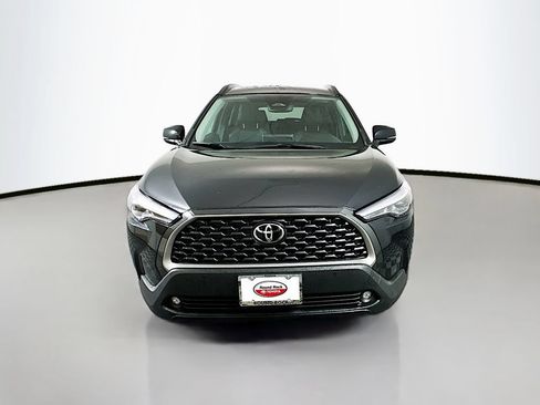 Certified 2025 Toyota Corolla Cross XLE FWD image 2