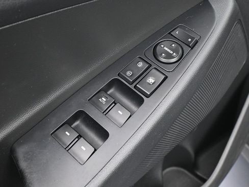 Used 2021 Hyundai Tucson Value FWD image 15