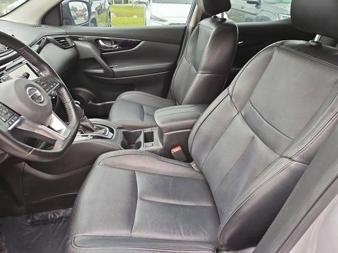 Used 2017 Nissan Rogue Sport SL image 16