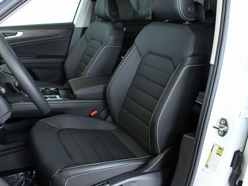 New 2025 Volkswagen Atlas SEL image 40