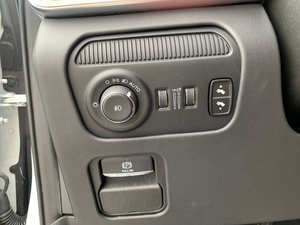 Used 2024 Jeep Grand Wagoneer L Series III AWD/4WD image 26