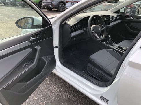 New 2026 Volkswagen Jetta SE FWD image 10