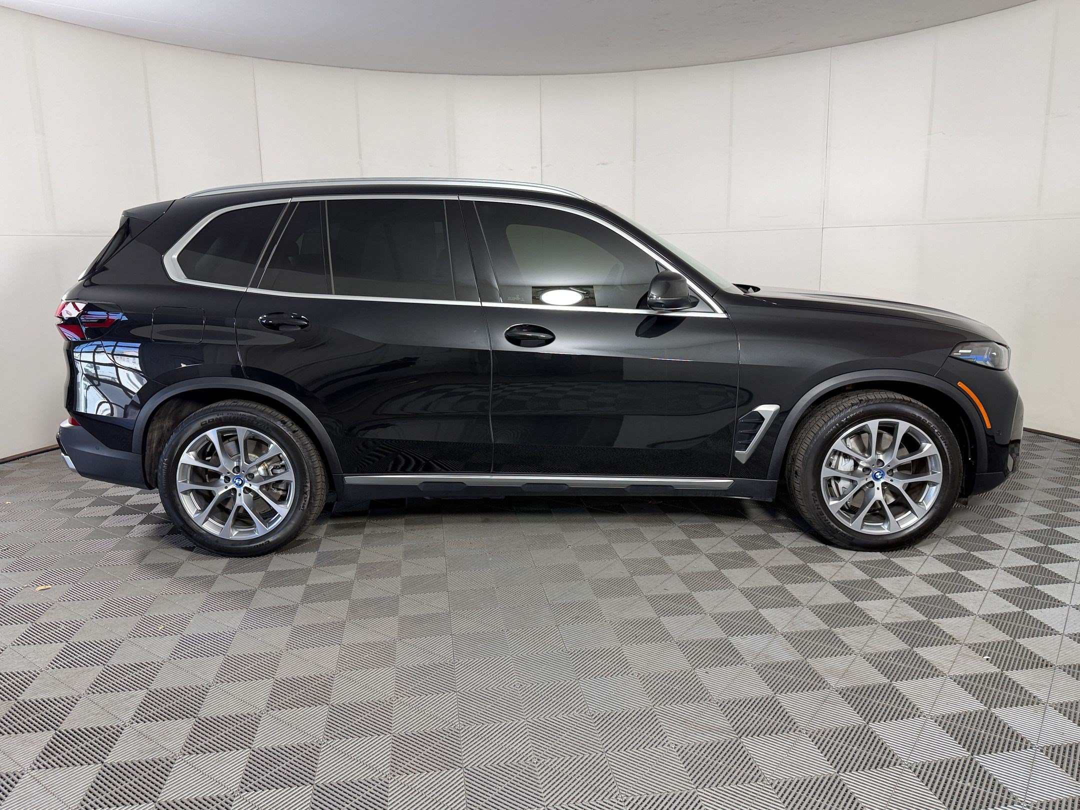 Used 2025 BMW X5 xDrive50e AWD/4WD image 8