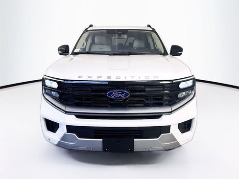 Used 2025 Ford Expedition Max Platinum w/ Platinum Ultimate Package AWD/4WD image 23