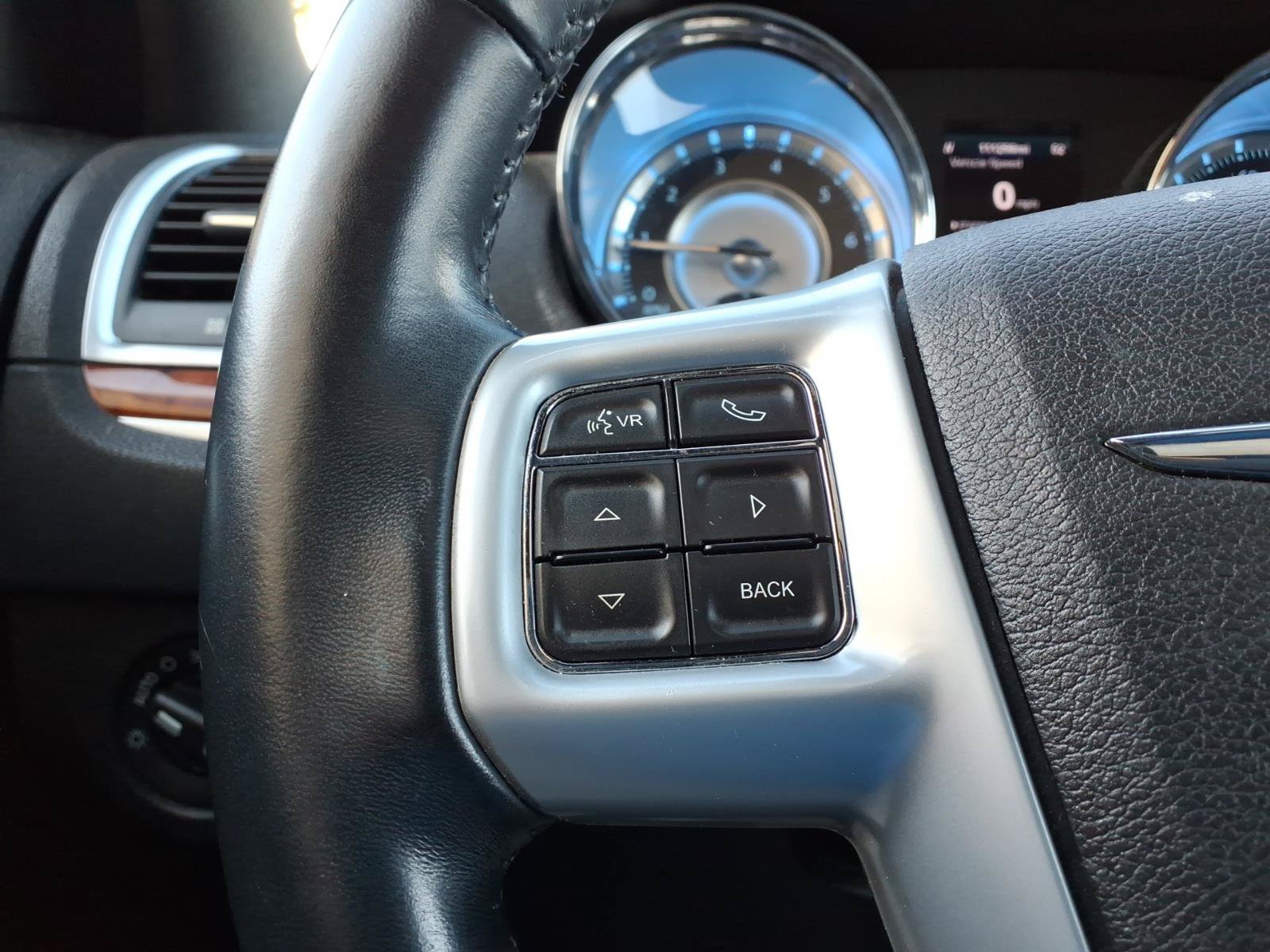 Used 2014 Chrysler 300 AWD w/ Driver Convenience Group image 32