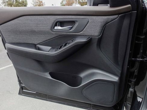 Used 2023 Nissan Rogue SV image 21