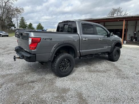Used 2019 Nissan Titan SV image 5