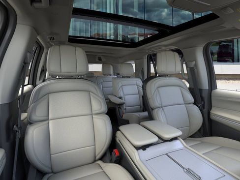New 2026 Lincoln Navigator Reserve AWD/4WD image 27