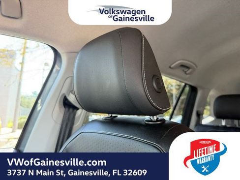 Used 2021 Volkswagen Tiguan SE FWD image 32
