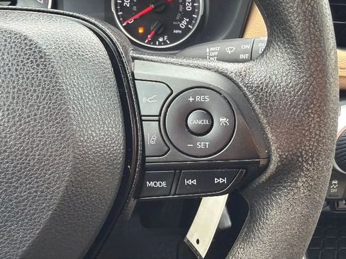 Used 2022 Toyota RAV4 LE AWD/4WD image 11