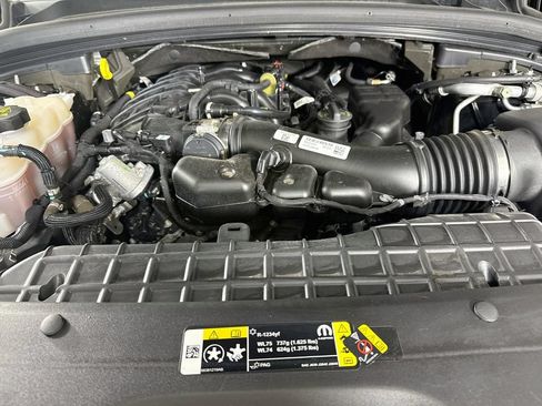 Used 2023 Jeep Grand Cherokee Laredo w/ Luxury Tech Group I AWD/4WD image 33