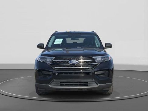 Certified 2023 Ford Explorer XLT image 3