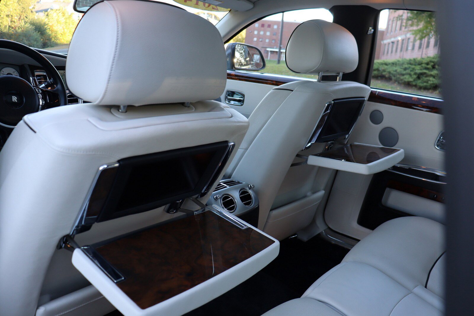 Used 2014 Rolls-Royce Ghost RWD image 35