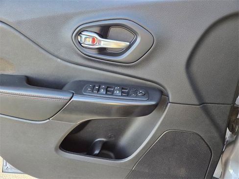 Used 2020 Jeep Cherokee Trailhawk w/ Comfort/Convenience Group image 15