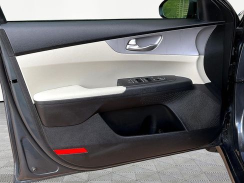 Used 2023 Kia Forte LXS FWD image 18