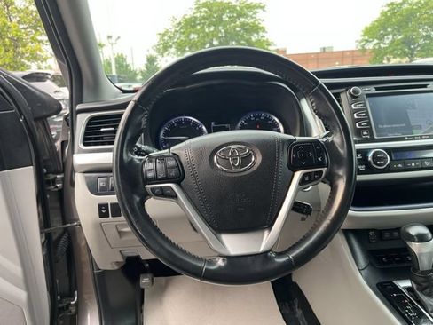 Used 2017 Toyota Highlander Limited AWD/4WD image 13