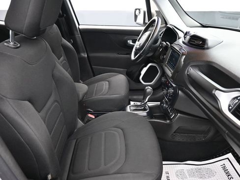 Used 2020 Jeep Renegade Latitude w/ Cold Weather Group image 19