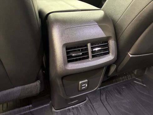 Certified 2024 GMC Terrain SLT w/ Infotainment Package II AWD/4WD image 19