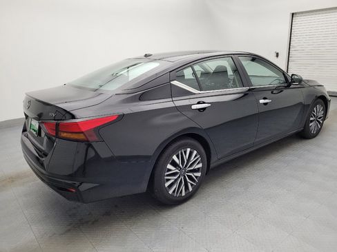 Used 2024 Nissan Altima 2.5 SV image 10