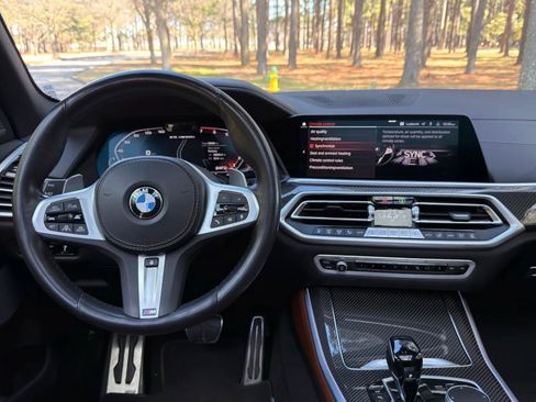 Used 2022 BMW X5 M50i AWD/4WD image 3