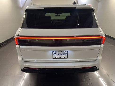 Used 2025 Lincoln Navigator Reserve image 5