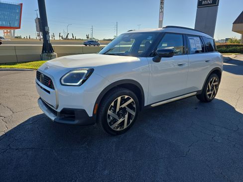 Certified 2025 MINI Cooper Countryman S w/ Comfort Package Max image 8