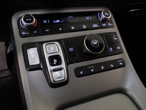 Certified 2025 Hyundai Palisade SEL image 8