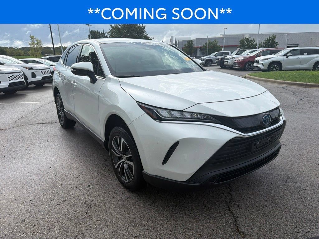 Used 2022 Toyota Venza LE AWD/4WD image 3