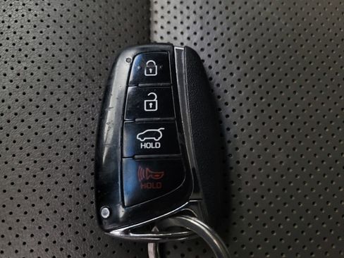 Used 2018 Hyundai Santa Fe Limited image 32