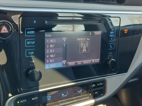 Used 2019 Toyota Corolla LE image 25