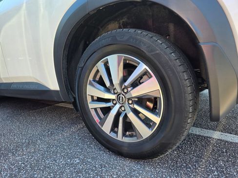 Used 2023 Nissan Pathfinder SL AWD/4WD image 33