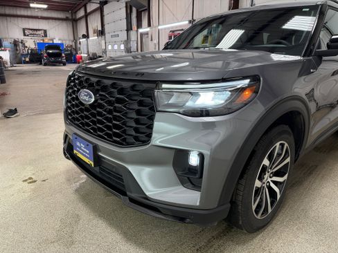 Certified 2025 Ford Explorer ST-Line AWD/4WD image 27