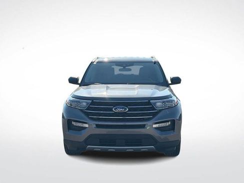 Certified 2023 Ford Explorer XLT w/ Equipment Group 202A AWD/4WD image 3