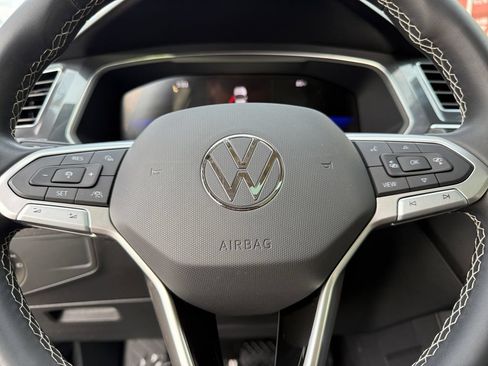 Used 2023 Volkswagen Tiguan SE w/ Panoramic Sunroof Package FWD image 20
