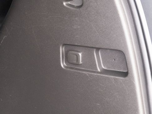 Used 2022 GMC Acadia SLE image 28