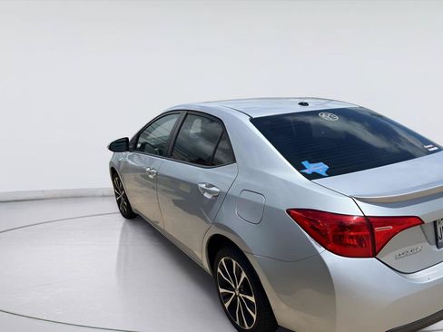 Used 2017 Toyota Corolla XSE FWD image 4