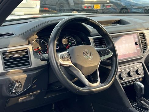 Used 2020 Volkswagen Atlas Cross Sport SE w/ Panoramic Sunroof Package image 19