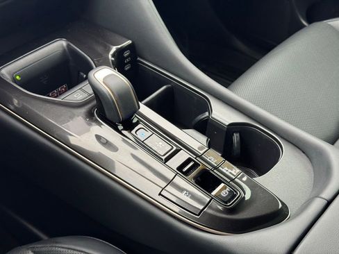 Certified 2025 Toyota Crown Limited image 32