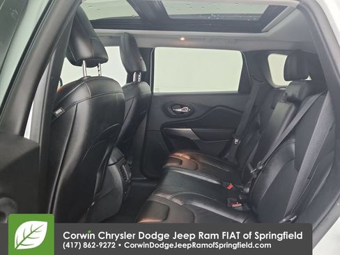 Certified 2022 Jeep Cherokee Latitude Lux w/ Sun & Sound Group AWD/4WD image 29