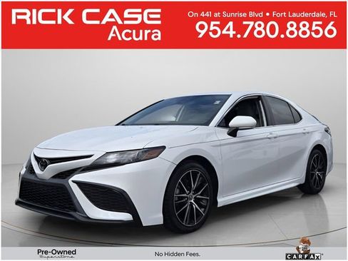 Used 2022 Toyota Camry SE image 1
